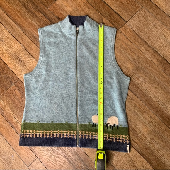 Vintage Woolrich Women’s Sheep Grazing Vest - Picture 5 of 9